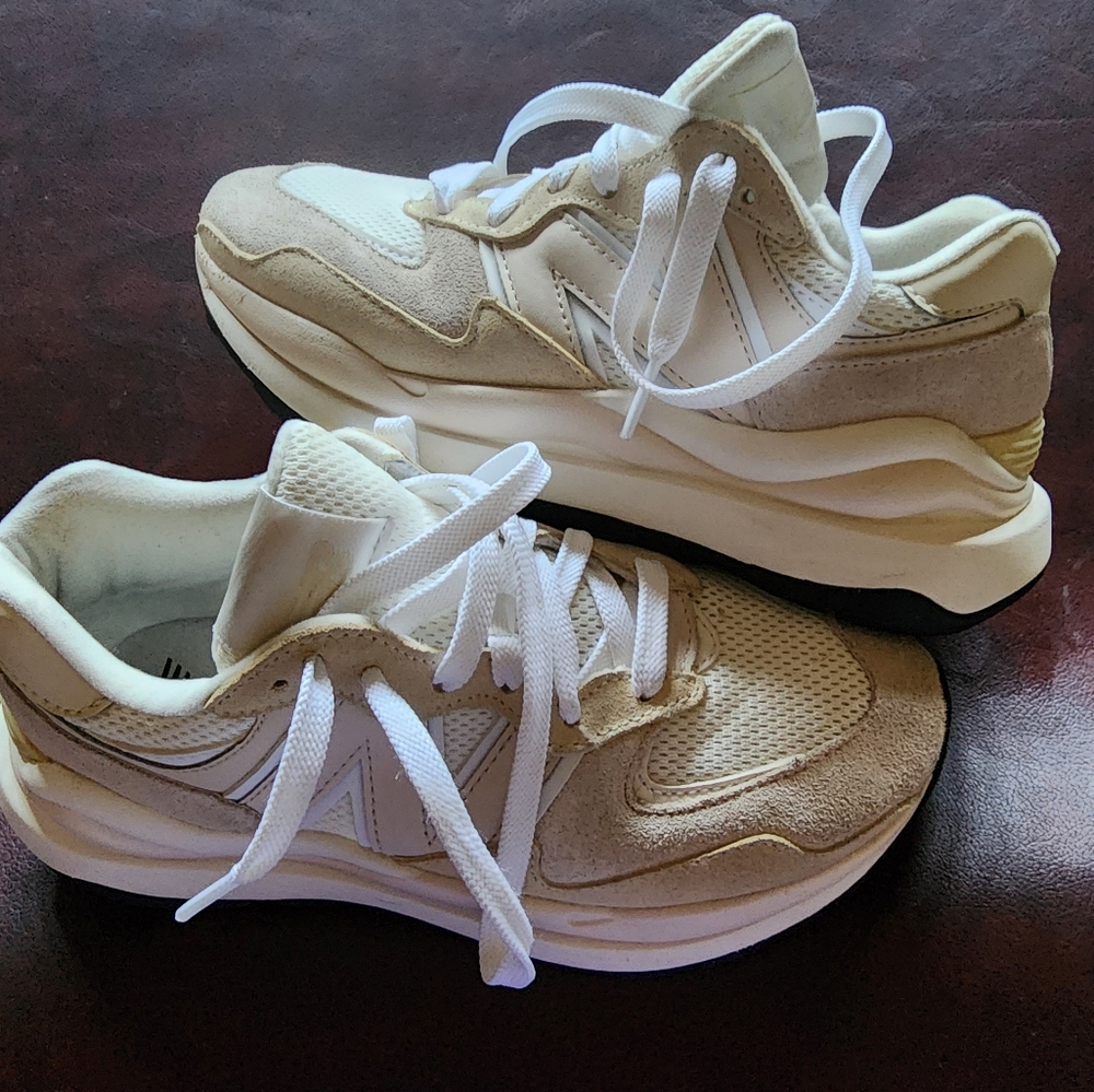 Womens new balance kicks